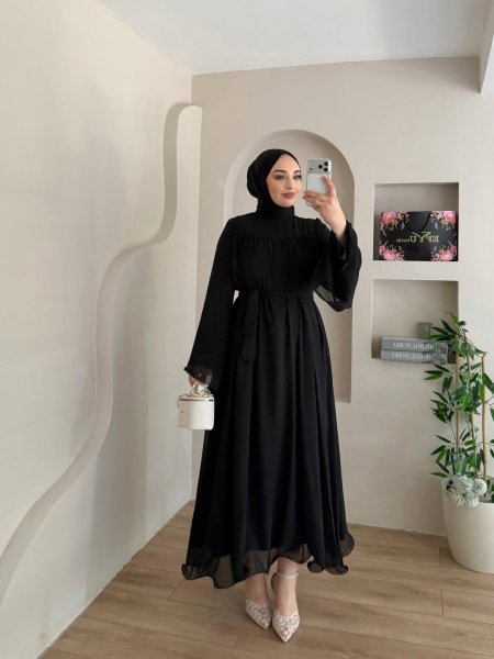 أسود