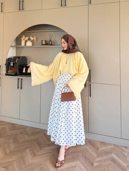طقم بلوزة وتنورة