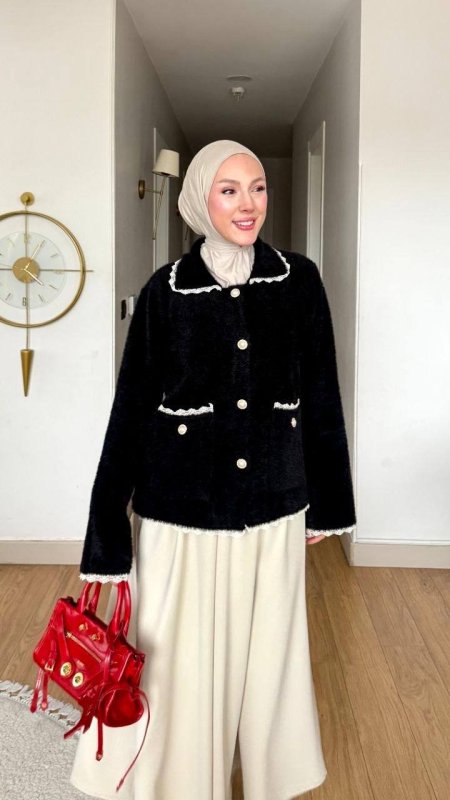 أسود